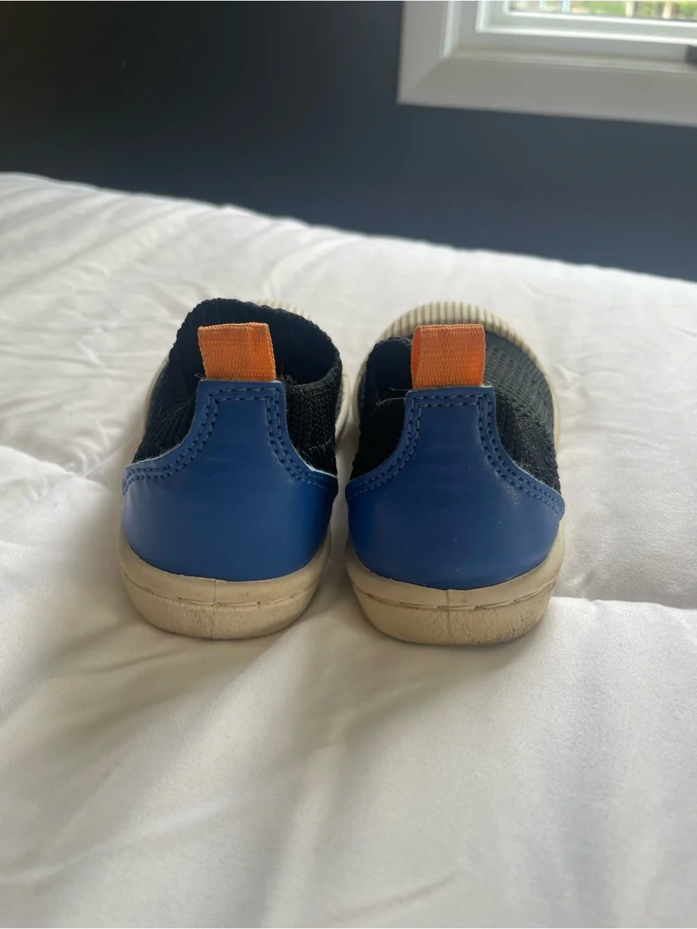890. Cat & Jack Black Slip-On Knit Water Sneakers w/Orange Pull Tab Size 7 Beach
